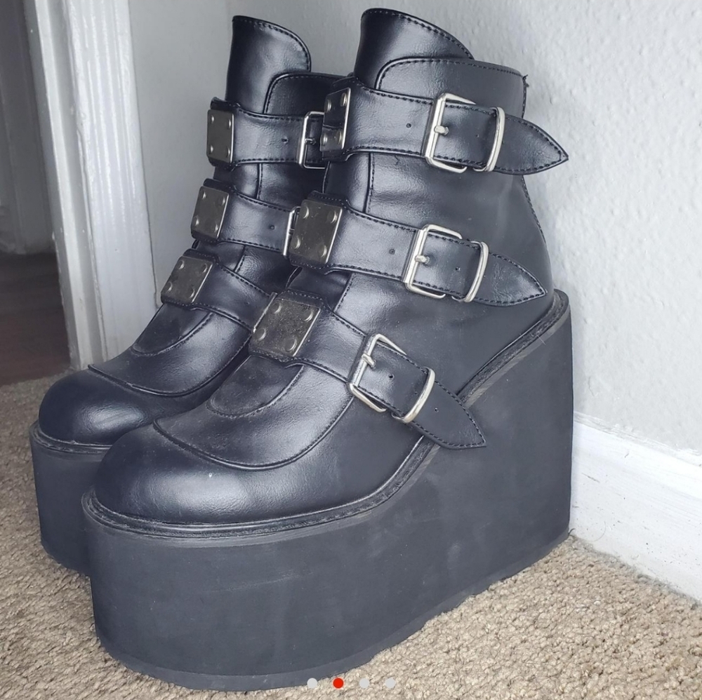 DEMONIA WOMEN SIZE 10 MATTE LOW TRINITY BOOTS